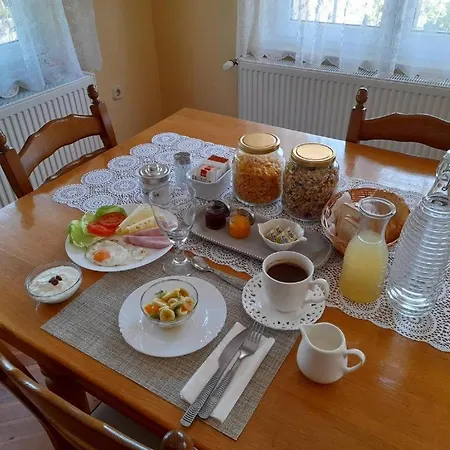 Couette-café & Poppy Rose 3*