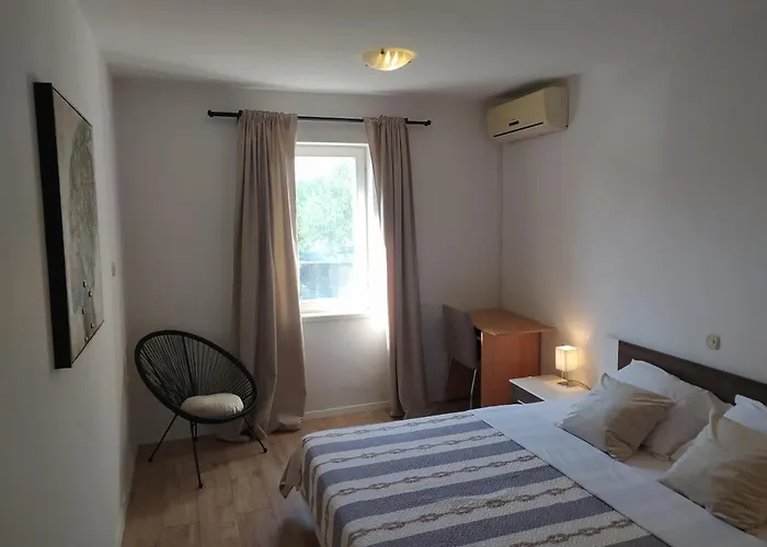 לינה וארוחת בוקר & Poppy Rose 3*