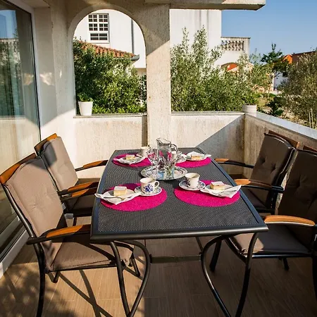 & Poppy Rose Oda ve Kahvaltı 3*