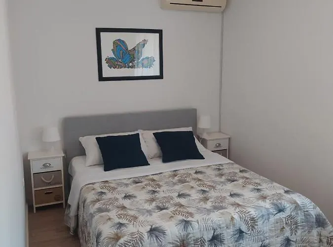 Bed & Breakfast & Poppy Rose
